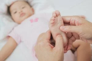 baby foot massage
